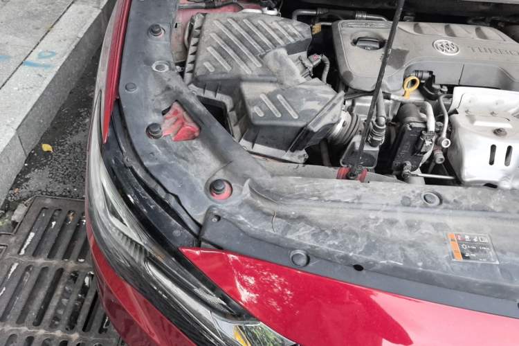 Used Buick GL6 2018 18T 6-Seater Luxury Model Engine Bay Right