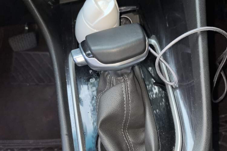 Used Buick GL6 2018 18T 6-Seater Luxury Model Gear Lever