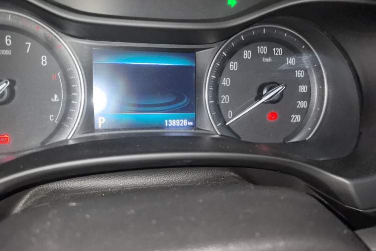 Used Buick GL6 2018 18T 6-Seater Luxury Model Odometer Close Up
