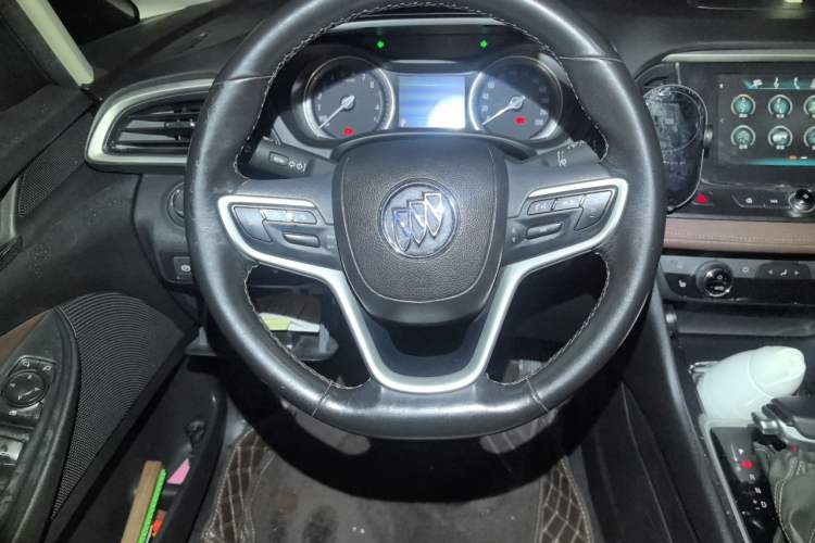 Used Buick GL6 2018 18T 6-Seater Luxury Model Steering Wheel