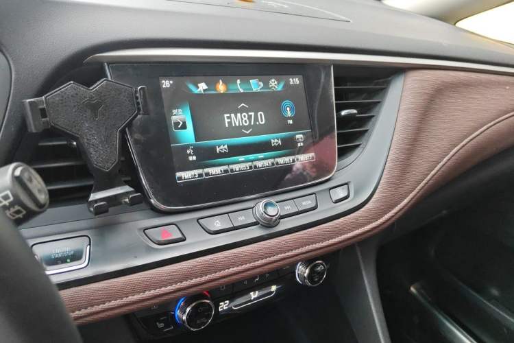 Used Buick GL6 2018 18T 6-Seater Luxury Model Audio And AC Panel