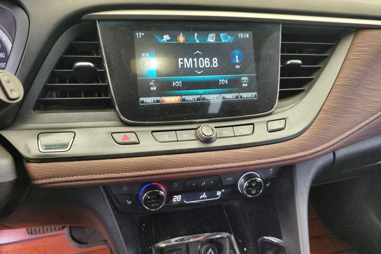 Used Buick GL6 2018 18T 6-Seater Luxury Model Audio And AC Panel