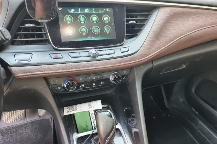 Used Buick GL6 2018 18T 6-Seater Prestige Model Audio And AC Panel
