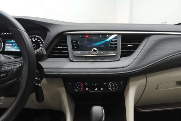 Used Buick GL6 2018 18T 6-Seater Elite Model Audio And AC Panel