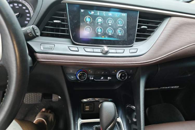 Used Buick GL6 2018 18T 6-Seater Prestige Model Audio And AC Panel