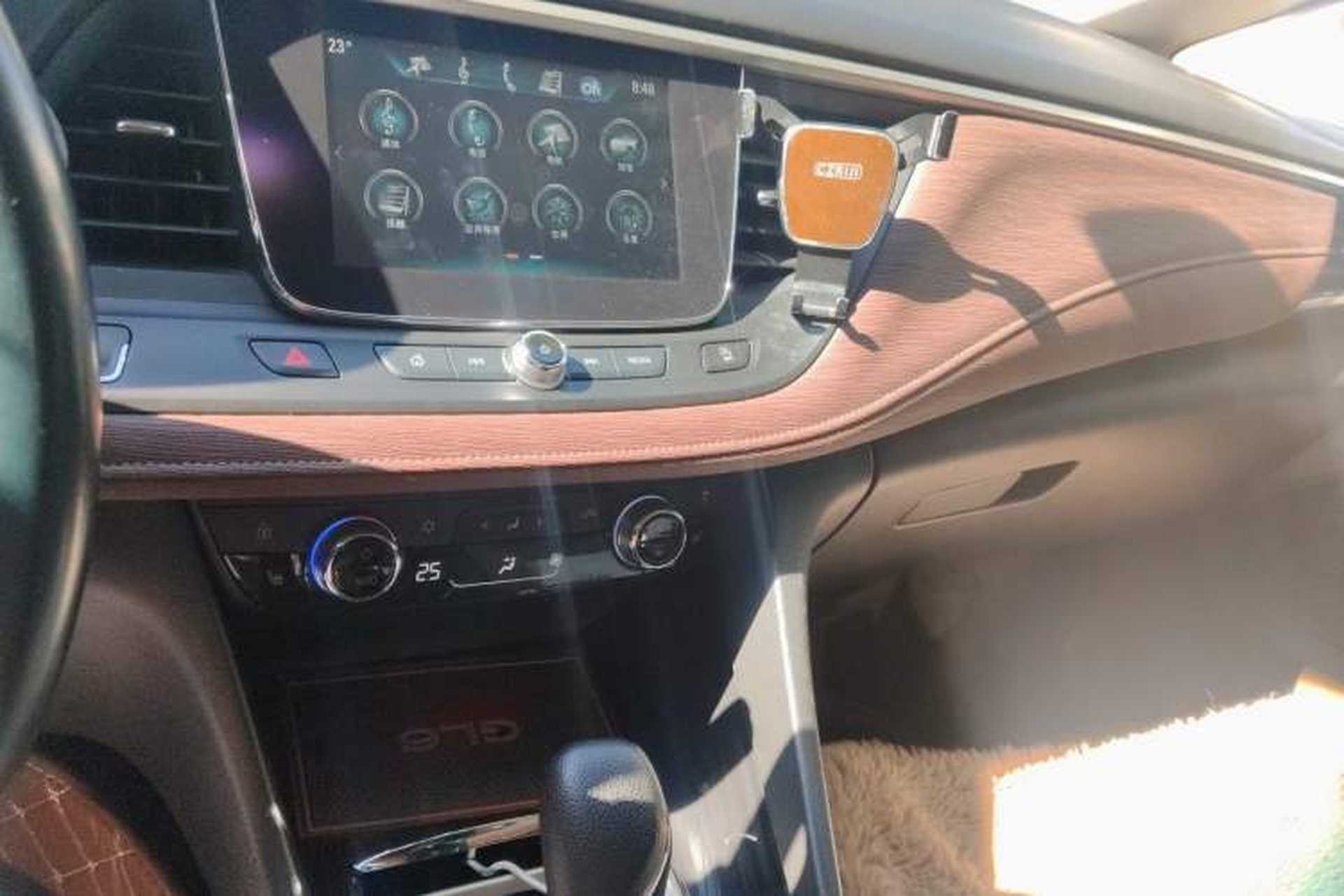 Used Buick GL6 2018 18T 6-Seater Prestige Model Audio And AC Panel