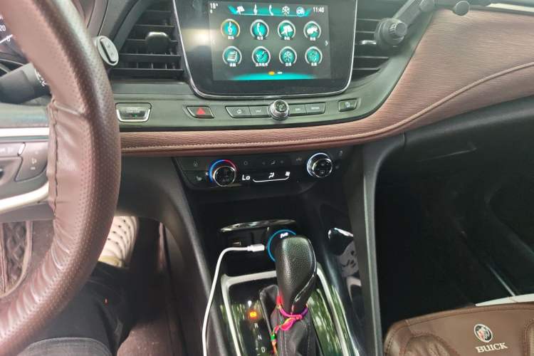 Used Buick GL6 2018 18T 6-Seater Luxury Model Audio And AC Panel