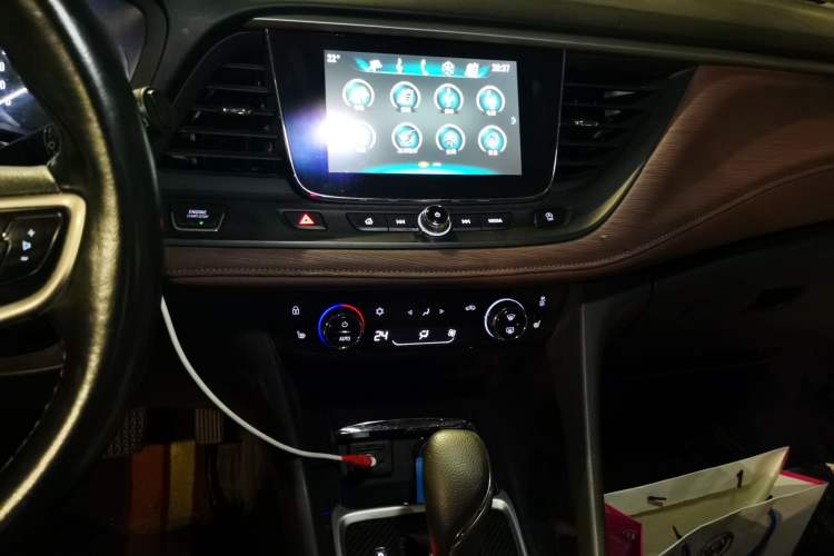 Used Buick GL6 2018 18T 6-Seater Luxury Model Audio And AC Panel