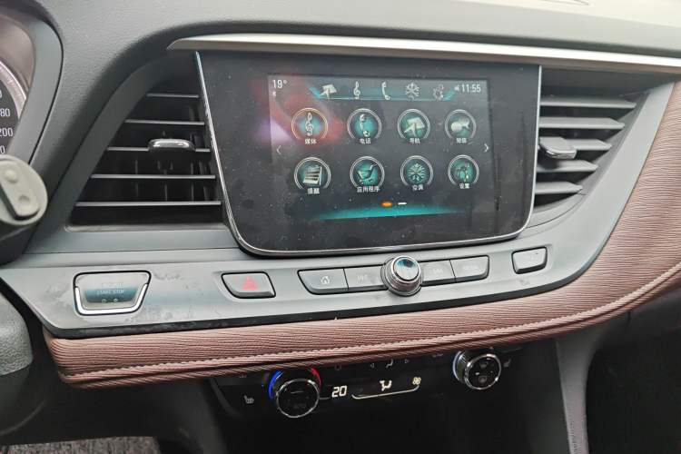 Used Buick GL6 2018 18T 6-Seater Luxury Model Audio And AC Panel
