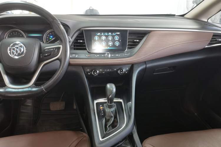 Used Buick GL6 2018 18T 6-Seater Luxury Model Audio And AC Panel