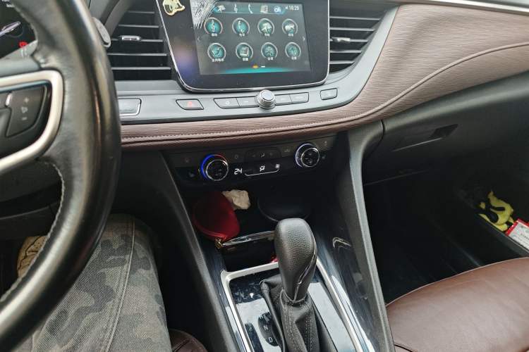 Used Buick GL6 2018 18T 6-Seater Luxury Model Audio And AC Panel