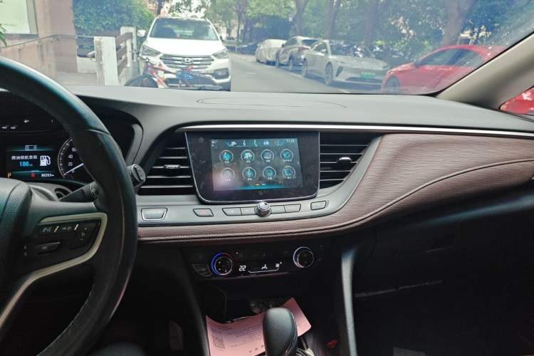 Used Buick GL6 2018 18T 6-Seater Prestige Model Audio And AC Panel