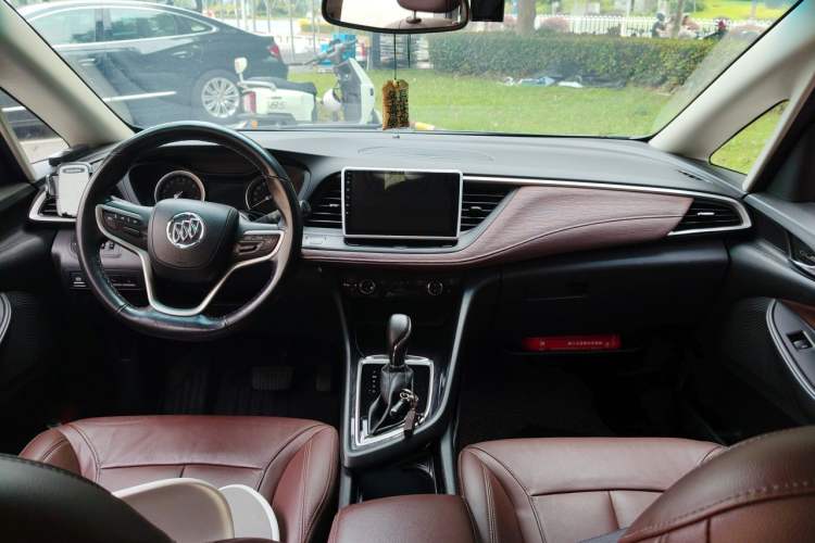 Used Buick GL6 2018 18T 6-Seater Prestige Model Center Console