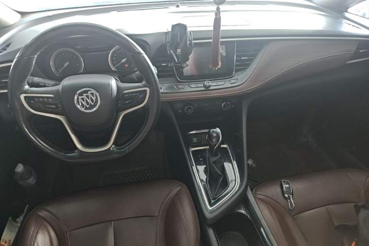 Used Buick GL6 2018 18T 6-Seater Prestige Model Center Console