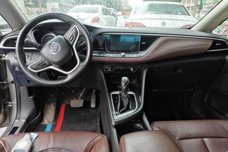 Used Buick GL6 2018 18T 6-Seater Luxury Model Center Console