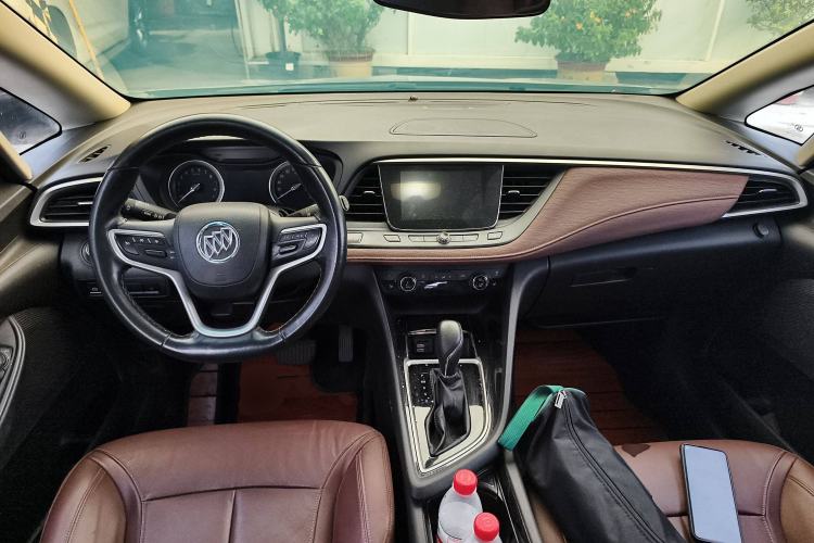 Used Buick GL6 2018 18T 6-Seater Luxury Model Center Console