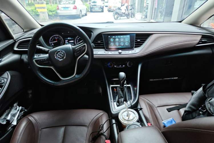 Used Buick GL6 2018 18T 6-Seater Prestige Model Center Console