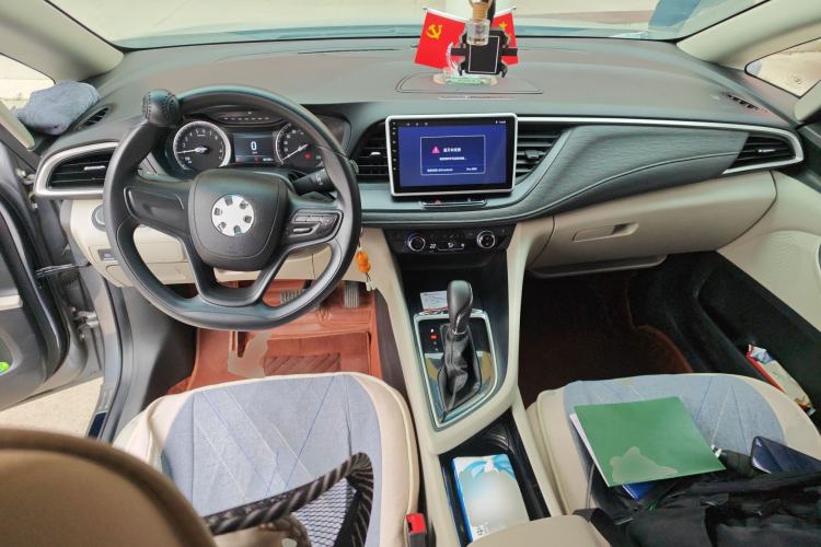 Used Buick GL6 2018 18T 5-Seater Elite Version Center Console