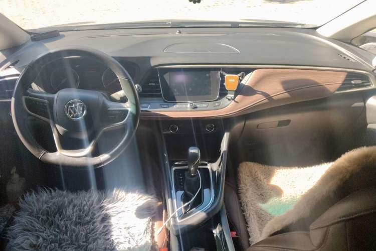 Used Buick GL6 2018 18T 6-Seater Prestige Model Center Console