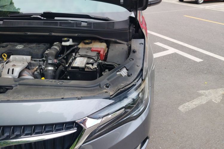 Used Buick GL6 2018 18T 6-Seater Prestige Model Engine Bay Left