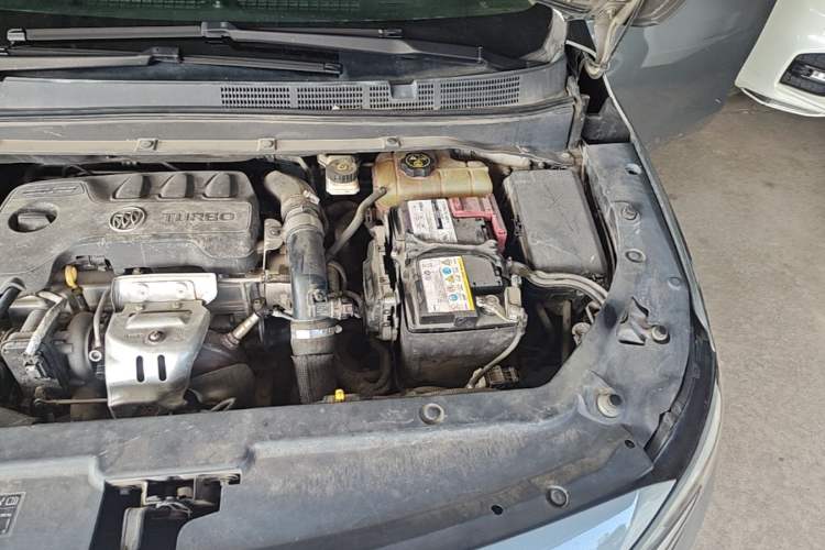 Used Buick GL6 2018 18T 6-Seater Prestige Model Engine Bay Left