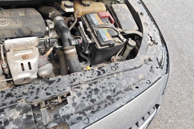 Used Buick GL6 2018 18T 6-Seater Luxury Model Engine Bay Left