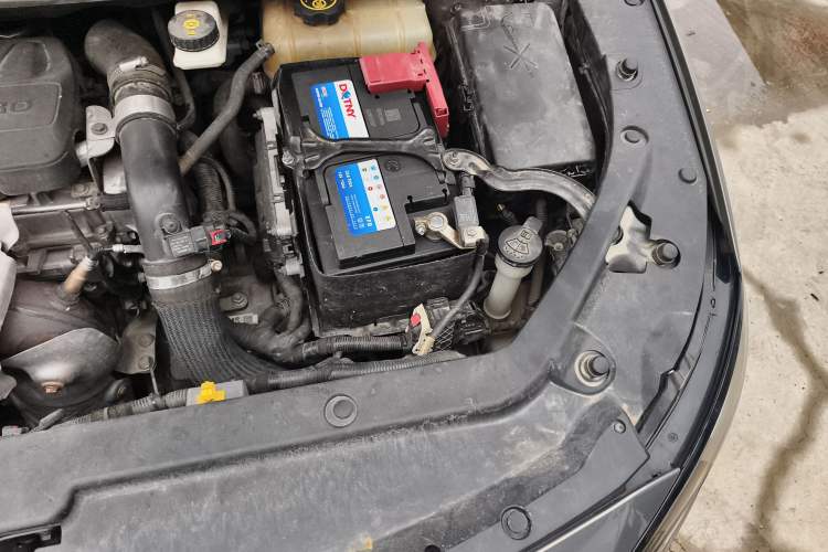 Used Buick GL6 2018 18T 6-Seater Luxury Model Engine Bay Left