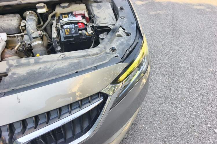 Used Buick GL6 2018 18T 6-Seater Prestige Model Engine Bay Left