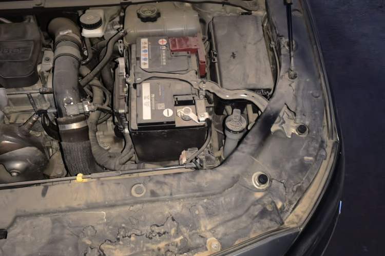 Used Buick GL6 2018 18T 6-Seater Prestige Model Engine Bay Left
