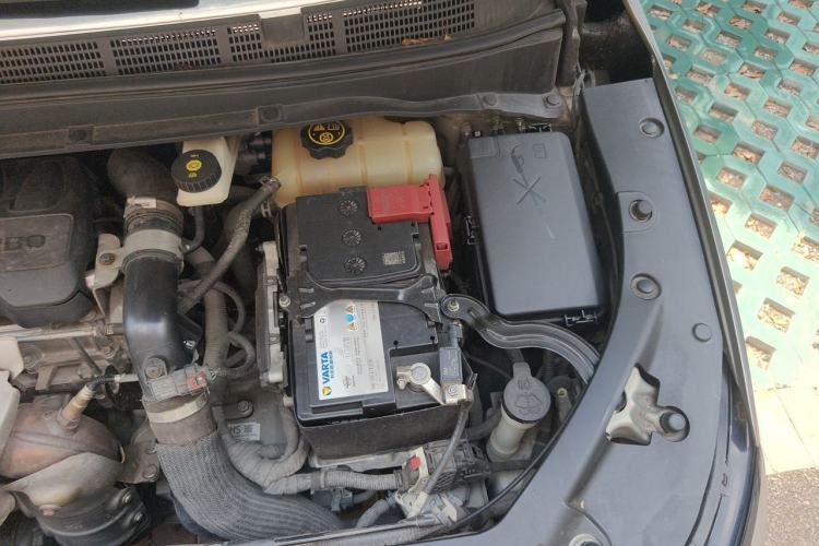 Used Buick GL6 2018 18T 6-Seater Luxury Model Engine Bay Left
