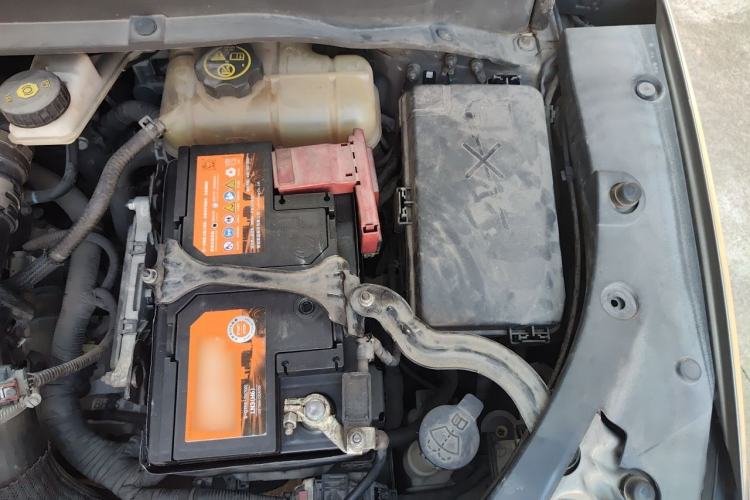 Used Buick GL6 2018 18T 6-Seater Prestige Model Engine Bay Left