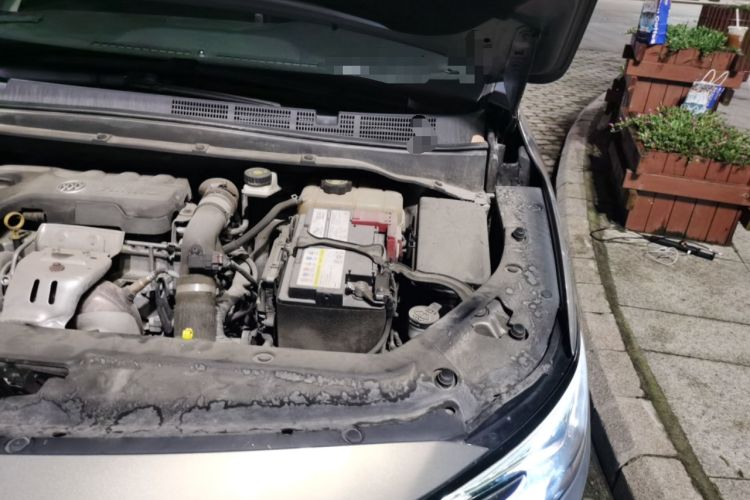 Used Buick GL6 2018 18T 6-Seater Luxury Model Engine Bay Left