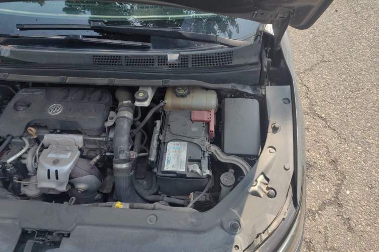 Used Buick GL6 2018 18T 5-seat Luxury Model Engine Bay Left