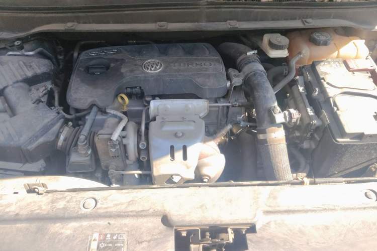 Used Buick GL6 2018 18T 6-Seater Prestige Model Engine Bay
