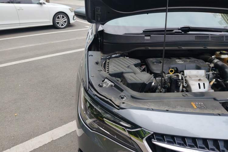 Used Buick GL6 2018 18T 6-Seater Prestige Model Engine Bay Right