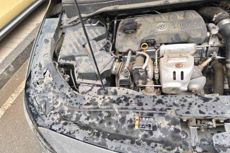 Used Buick GL6 2018 18T 6-Seater Luxury Model Engine Bay Right