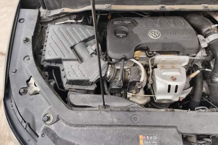 Used Buick GL6 2018 18T 6-Seater Luxury Model Engine Bay Right
