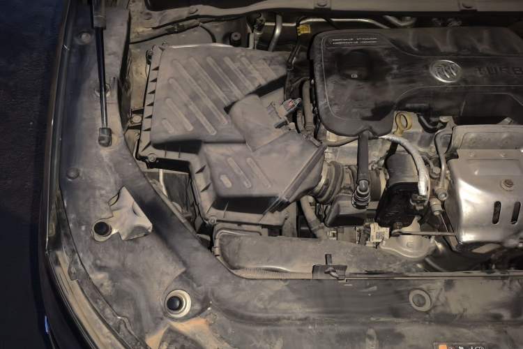 Used Buick GL6 2018 18T 6-Seater Prestige Model Engine Bay Right