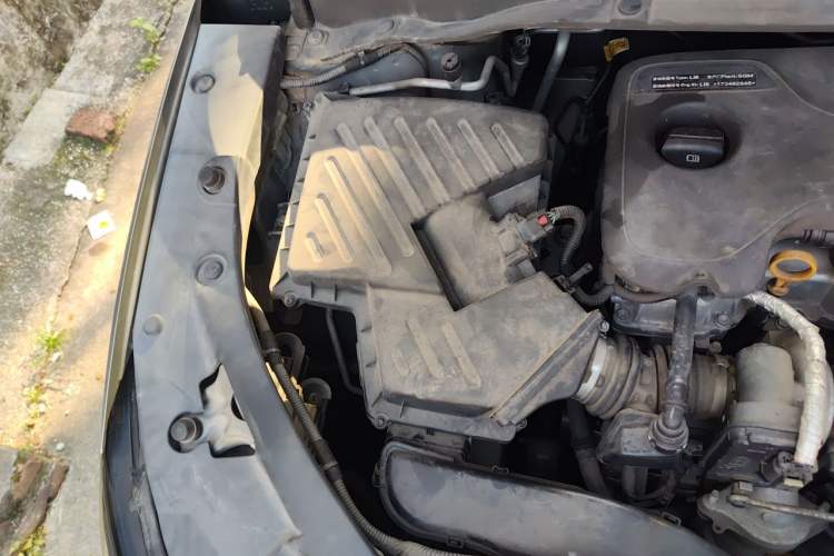Used Buick GL6 2018 18T 6-Seater Prestige Model Engine Bay Right
