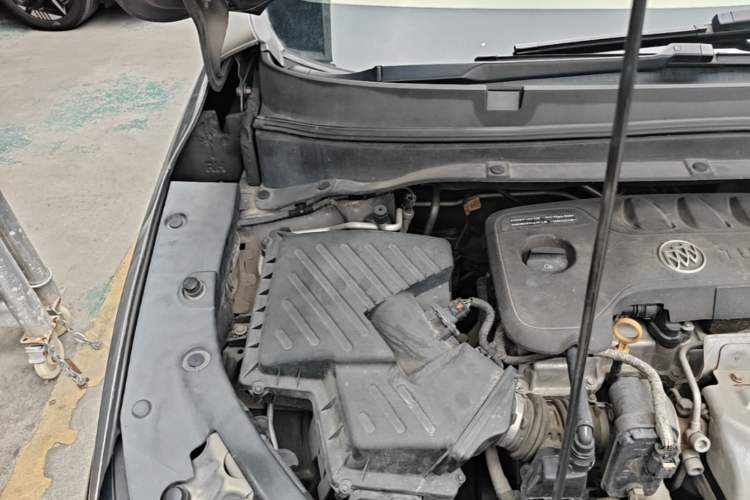 Used Buick GL6 2018 18T 6-Seater Luxury Model Engine Bay Right