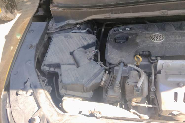 Used Buick GL6 2018 18T 6-Seater Prestige Model Engine Bay Right