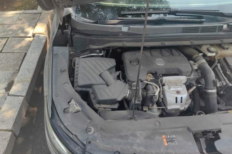 Used Buick GL6 2018 18T 5-seat Luxury Model Engine Bay Right