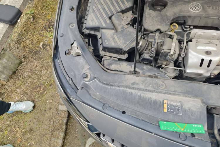 Used Buick GL6 2018 18T 6-Seater Luxury Model Engine Bay Right