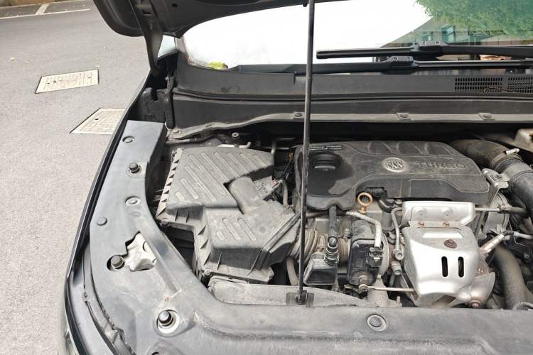 Used Buick GL6 2018 18T 6-Seater Prestige Model Engine Bay Right