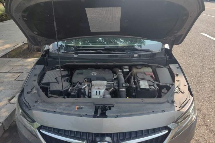 Used Buick GL6 2018 18T 5-seat Luxury Model Engine Bay