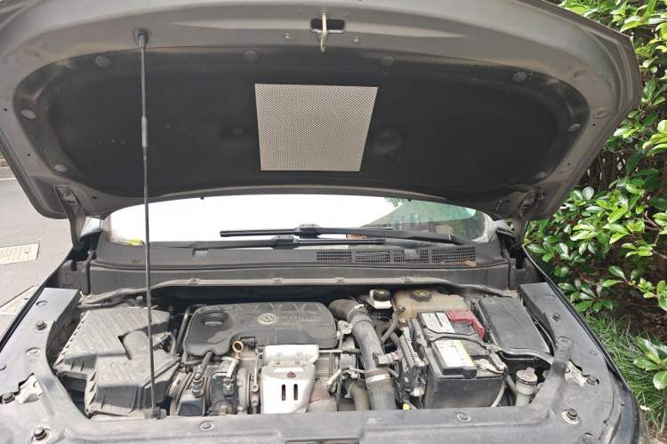 Used Buick GL6 2018 18T 6-Seater Prestige Model Engine Bay