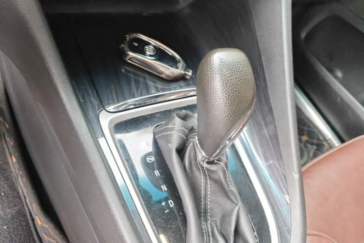 Used Buick GL6 2018 18T 6-Seater Luxury Model Gear Lever