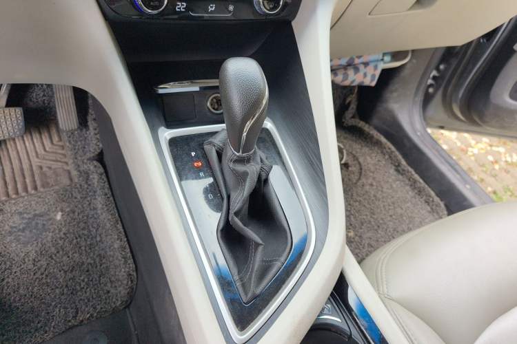 Used Buick GL6 2018 18T 6-Seater Elite Model Gear Lever