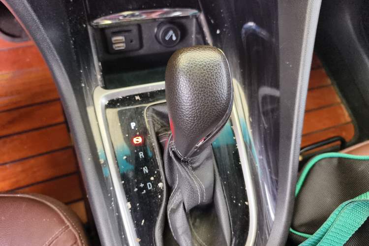 Used Buick GL6 2018 18T 6-Seater Luxury Model Gear Lever