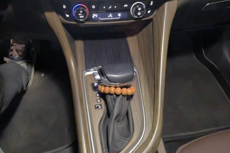 Used Buick GL6 2018 18T 6-Seater Prestige Model Gear Lever
